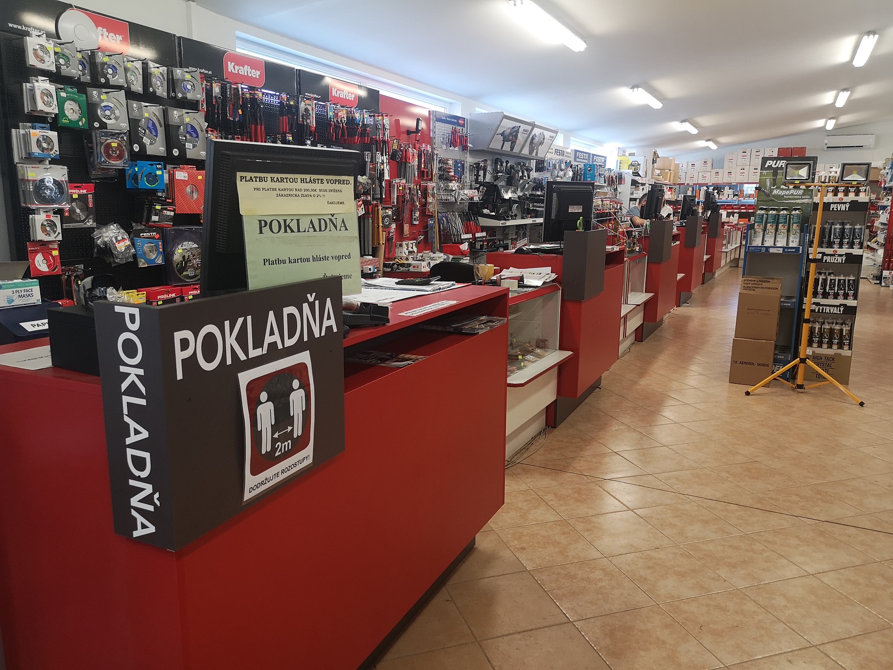 Predajňa, náradie, farby-laky